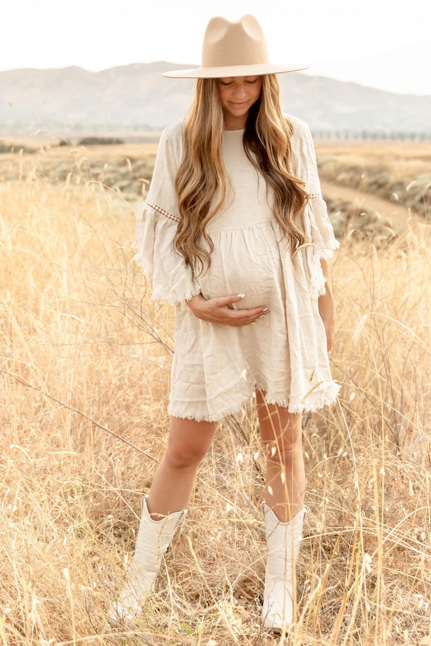 Женское платье Pinkblush Beige Raw Edge Bell Sleeve Babydoll, цвет: Кремовый — фото 1