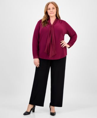 Plus Size Gathered V-Neck Top