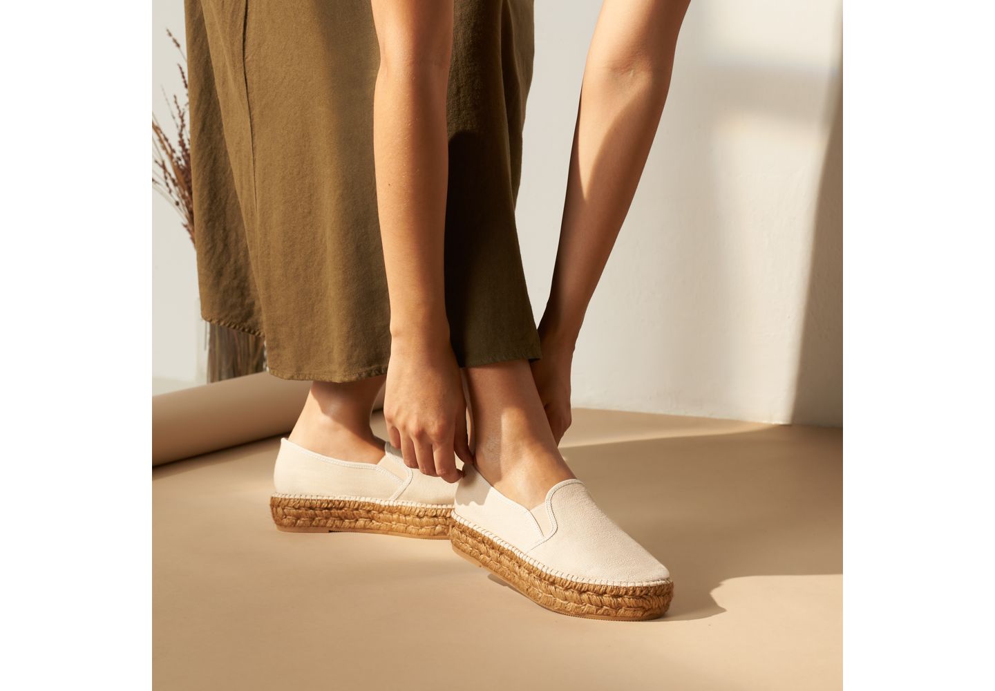 Женские сандалии VISCATA Castell Canvas Espadrille Platforms Slip on, цвет: Бежевый — фото 4