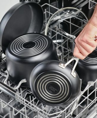 Hard-Anodized Induction 5 -Qt. Saut&eacute; Pan