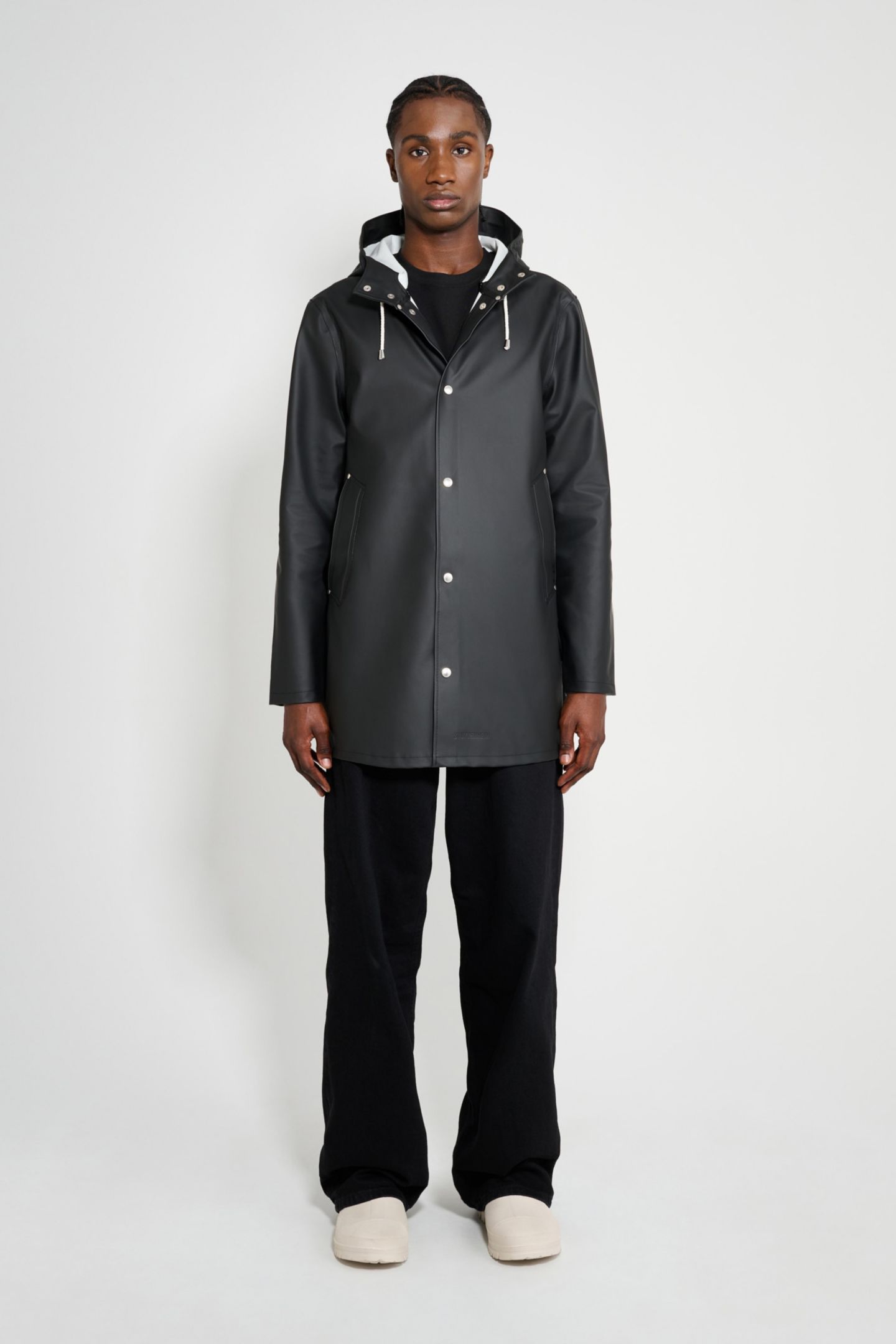Женские куртки Stutterheim Stockholm Long Sleeve Hooded Raincoat, цвет: Чёрный — фото 8