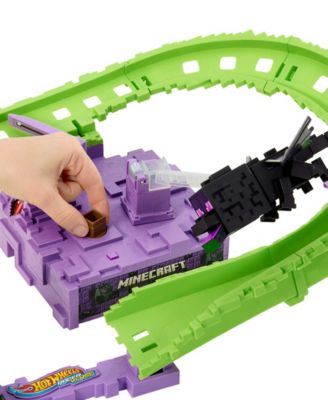 RacerVerse Minecraft Track Set and Die-Cast Diamond Armor Steve