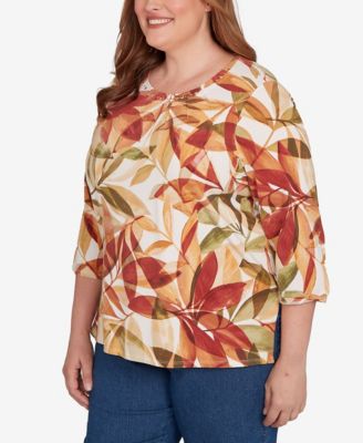 Plus Size Leaf Pleated Crew Neck Top