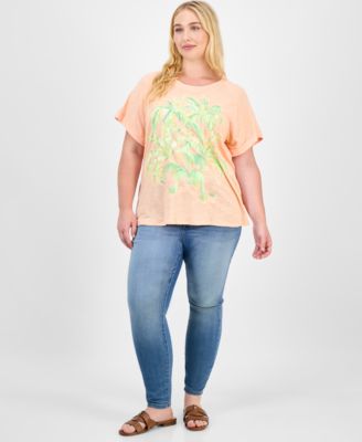 Trendy Plus Short-Sleeve Rolled-Cuff Graphic Tee