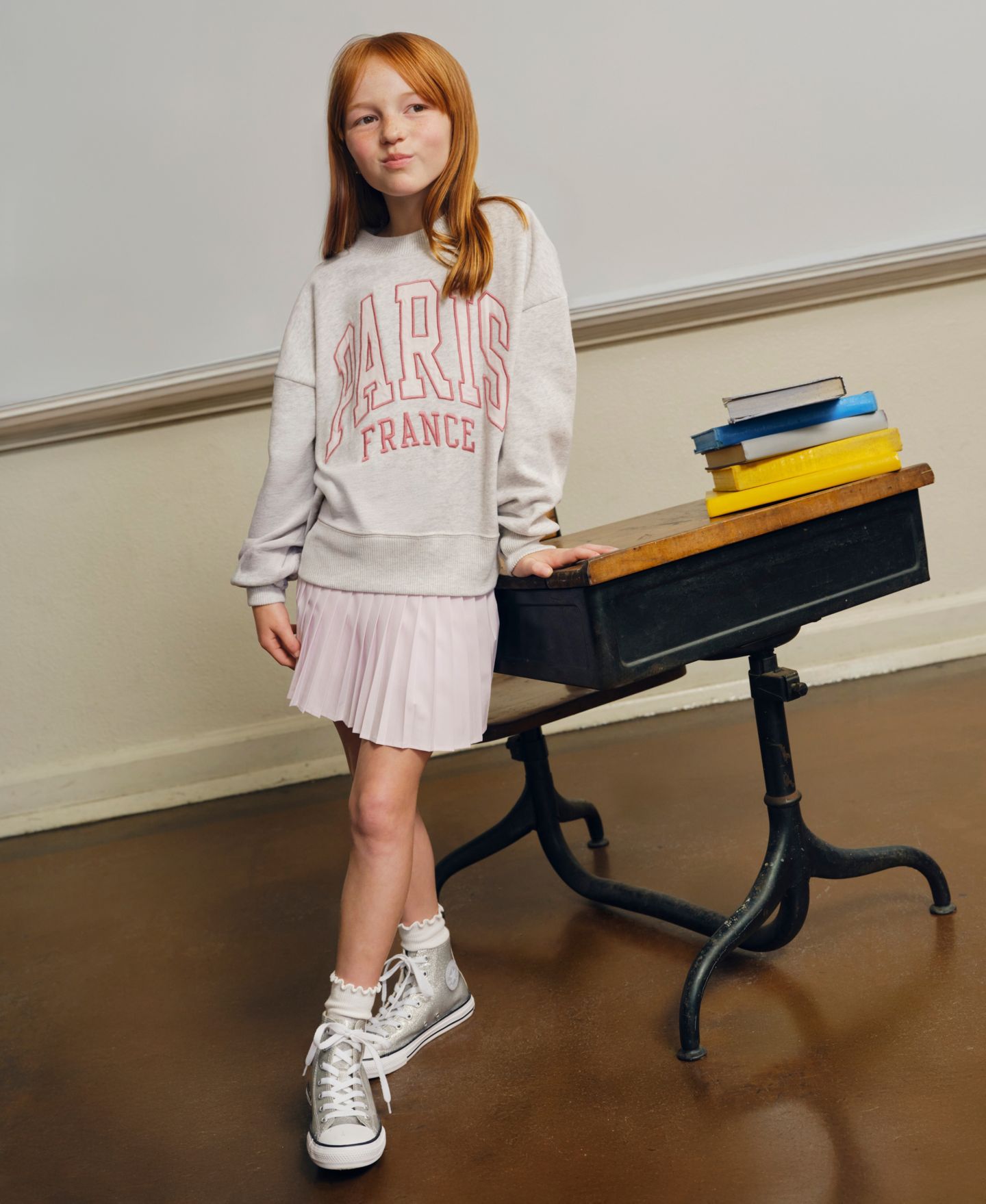 Толстовка abercrombie kids Paris Crewneck Sweatshirt для девочек, цвет: Светлый серый меланжевый — фото 4