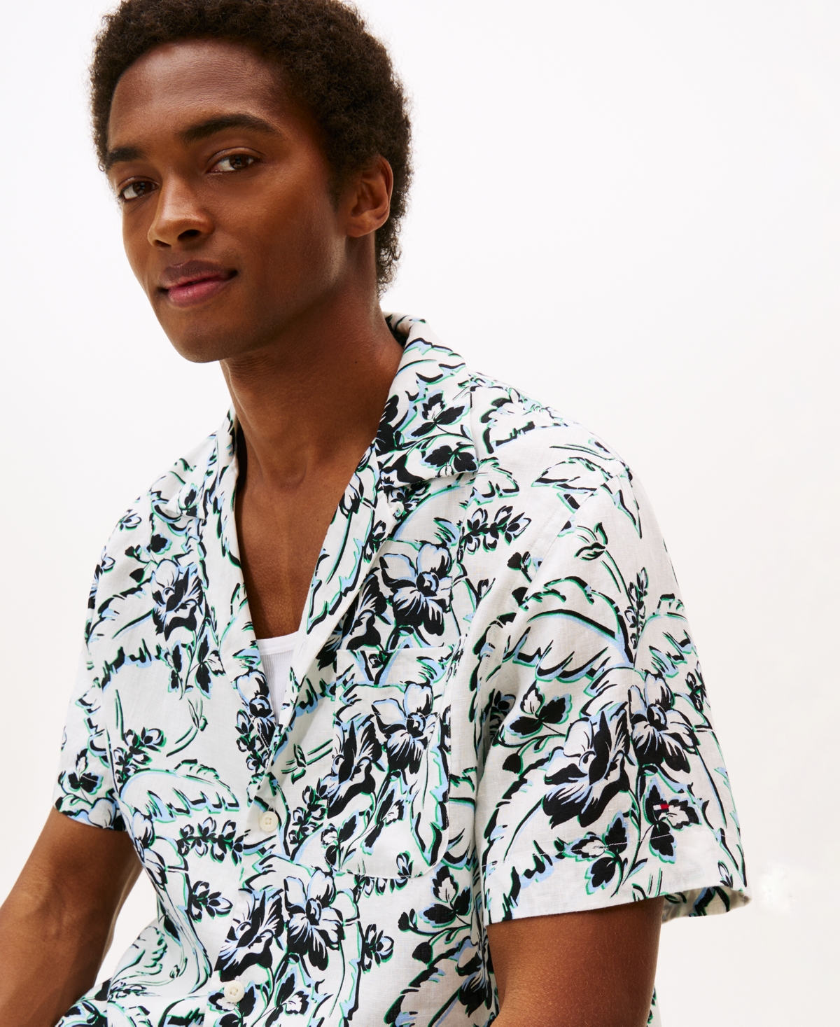 Tommy Hilfiger Men's Patterned Linen Button Up Short Sleeve Shirt In White