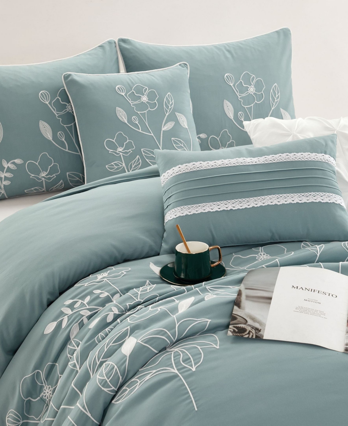 Stratford Park Safina Floral 7-pc. Comforter Set, California King In Blue