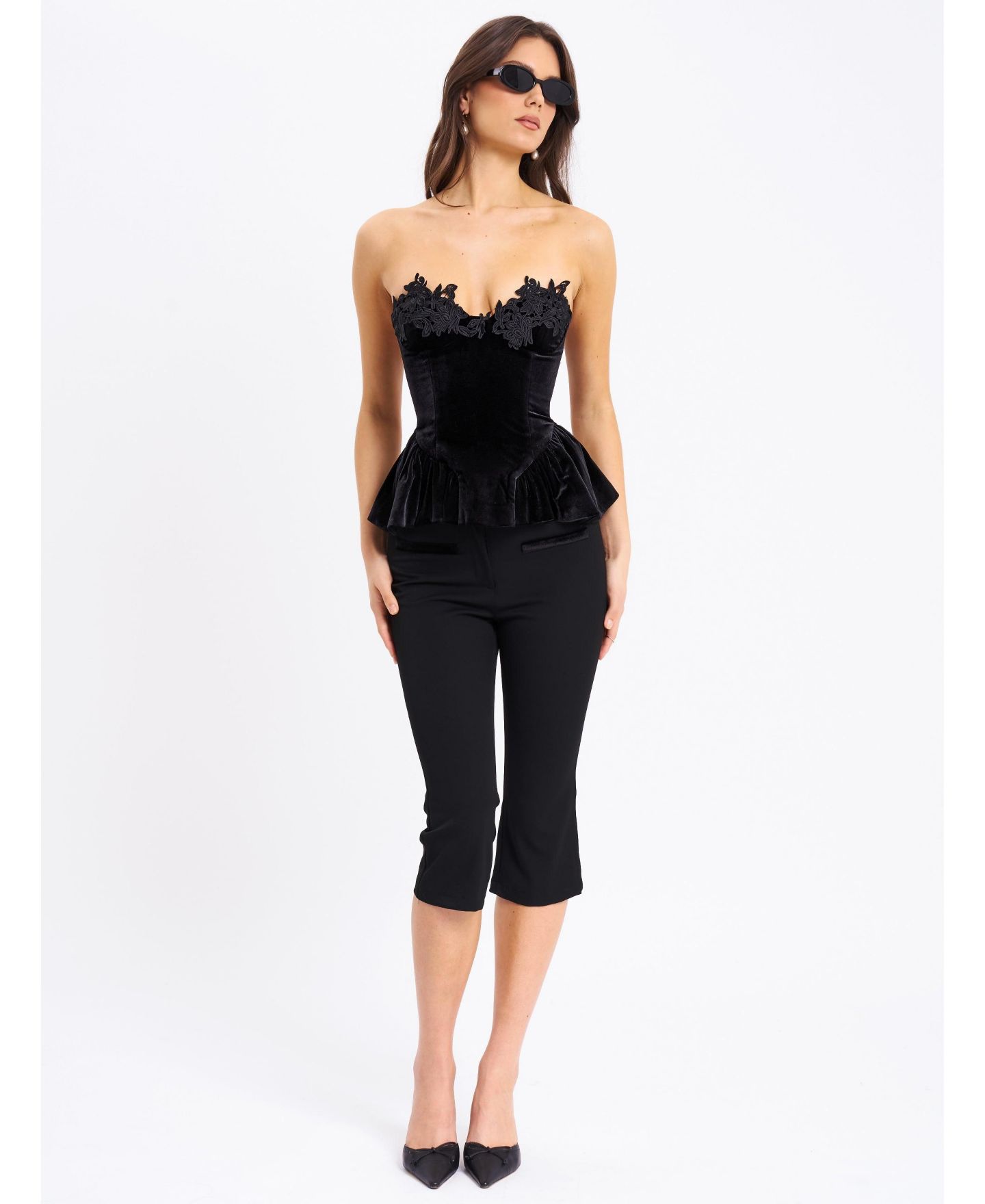 Женский топ Miss Circle Qiara Black Velvet Peplum with Lace Trim, цвет: Чёрный — фото 2