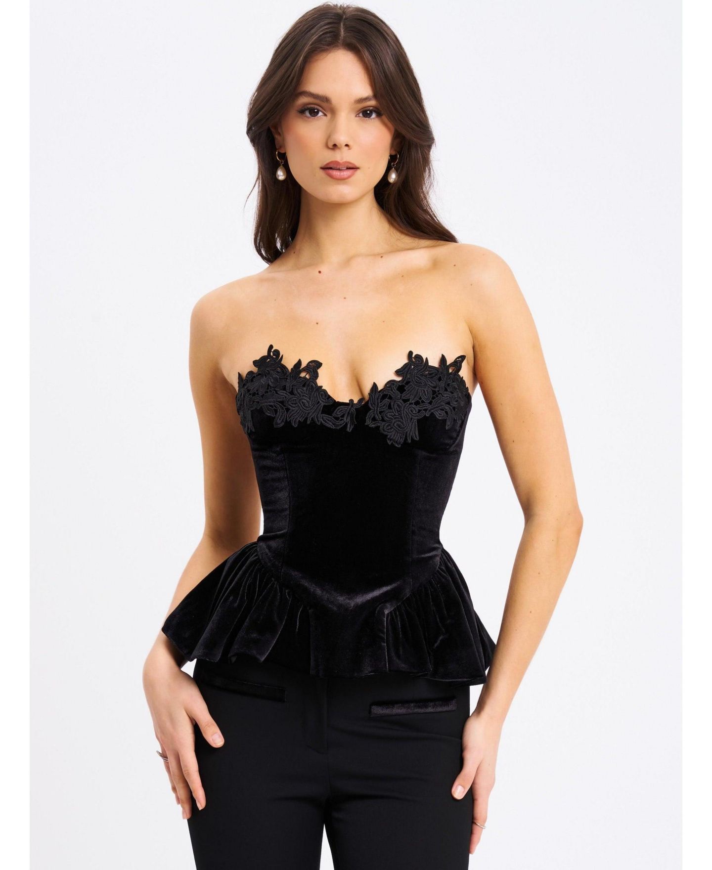 Женский топ Miss Circle Qiara Black Velvet Peplum with Lace Trim, цвет: Чёрный — фото 1