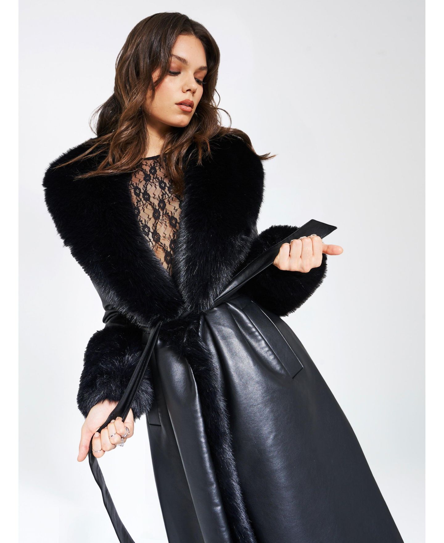 Женское пальто Miss Circle Women Zaida Black Faux Fur Trim Black Faux Leather, цвет: Чёрный — фото 6