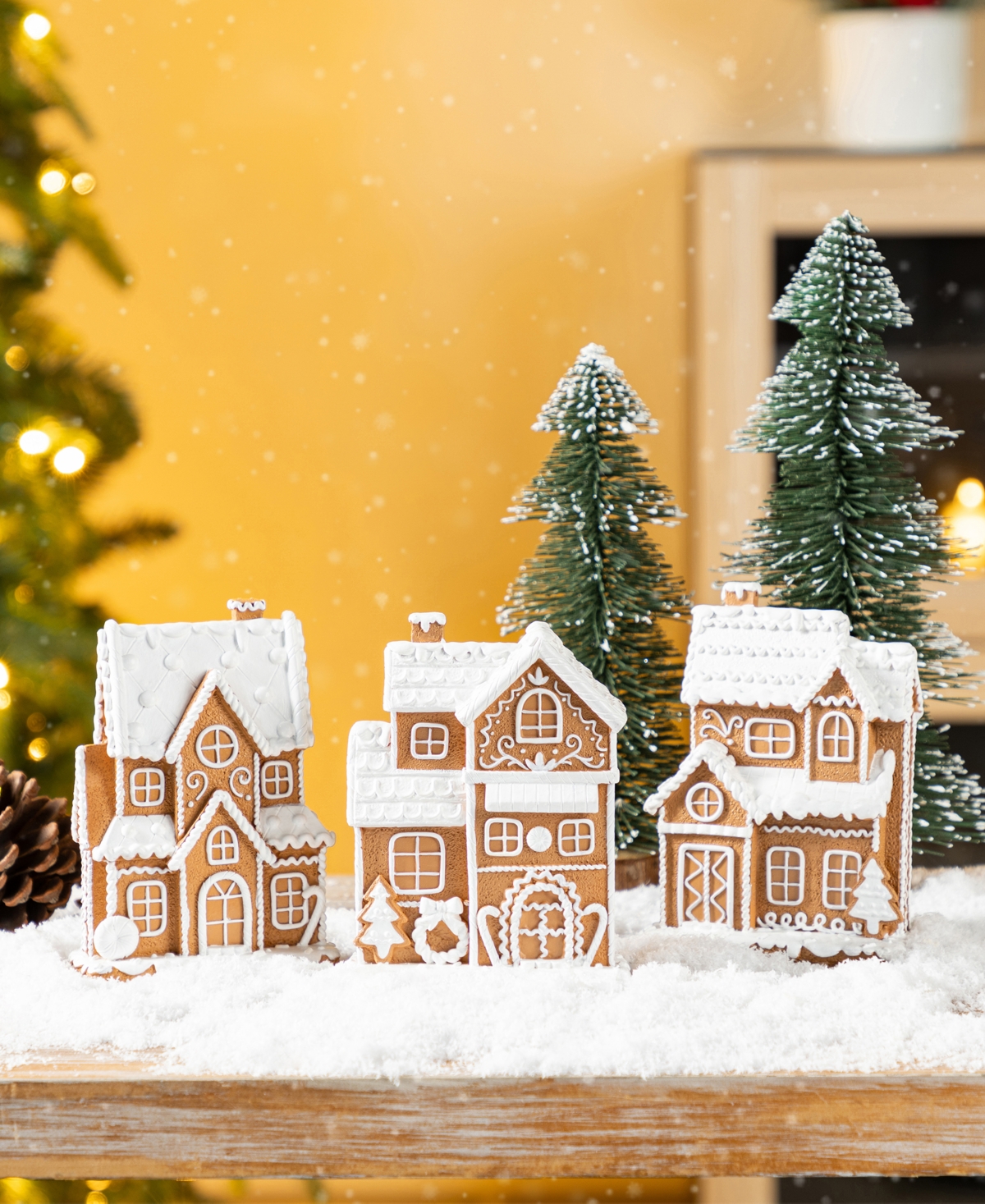 Glitzhome Resin Christmas Gingerbread House Figurine, Set Of 3 In Multi