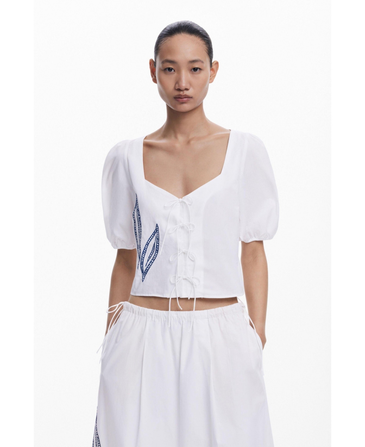 Women's Embroidered puff-sleeve blouse - White