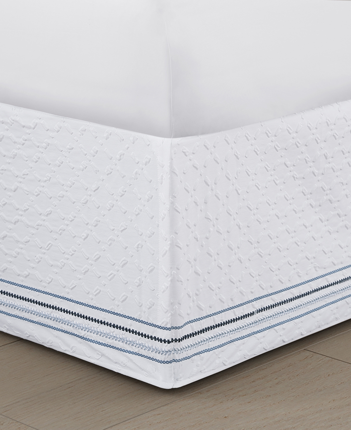 J Queen New York Bayside Embroidered 4-pc. Comforter Set, Queen In White
