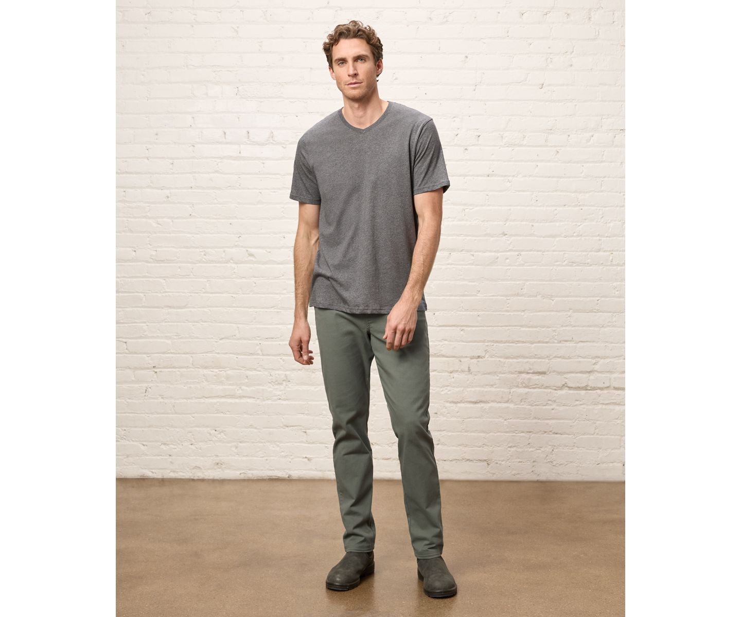 Женская футболка Pact Organic Cotton Softspun V-Neck, цвет: Средний серый меланжевый — фото 2