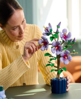 LEGO Botanicals Hibiscus Flower Building Set 10372, 660 Pieces