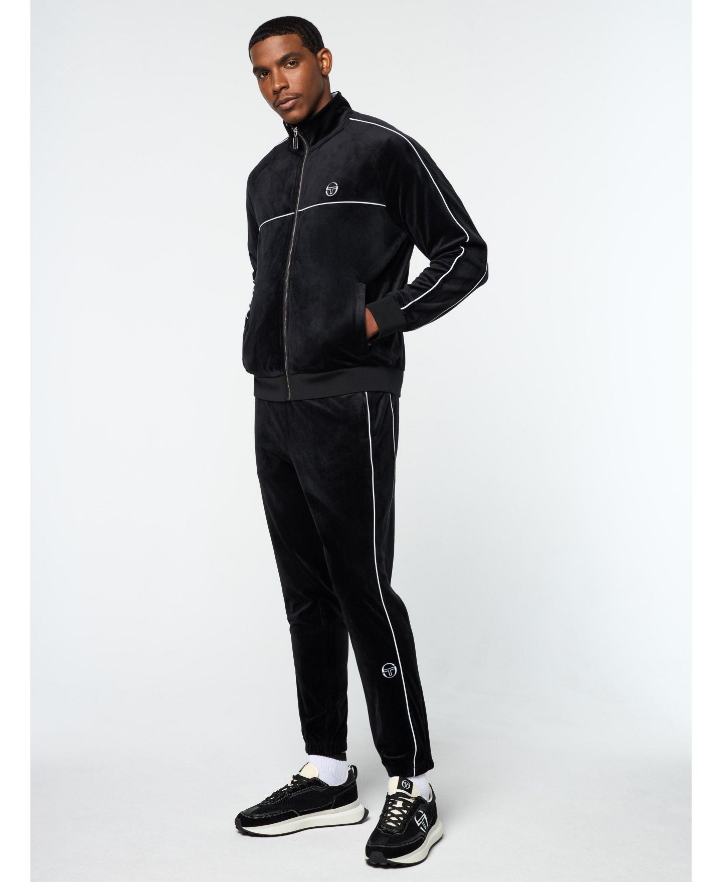 Мужская куртка Sergio Tacchini Lioni Velour Track Jacket, цвет: Чёрный — фото 4