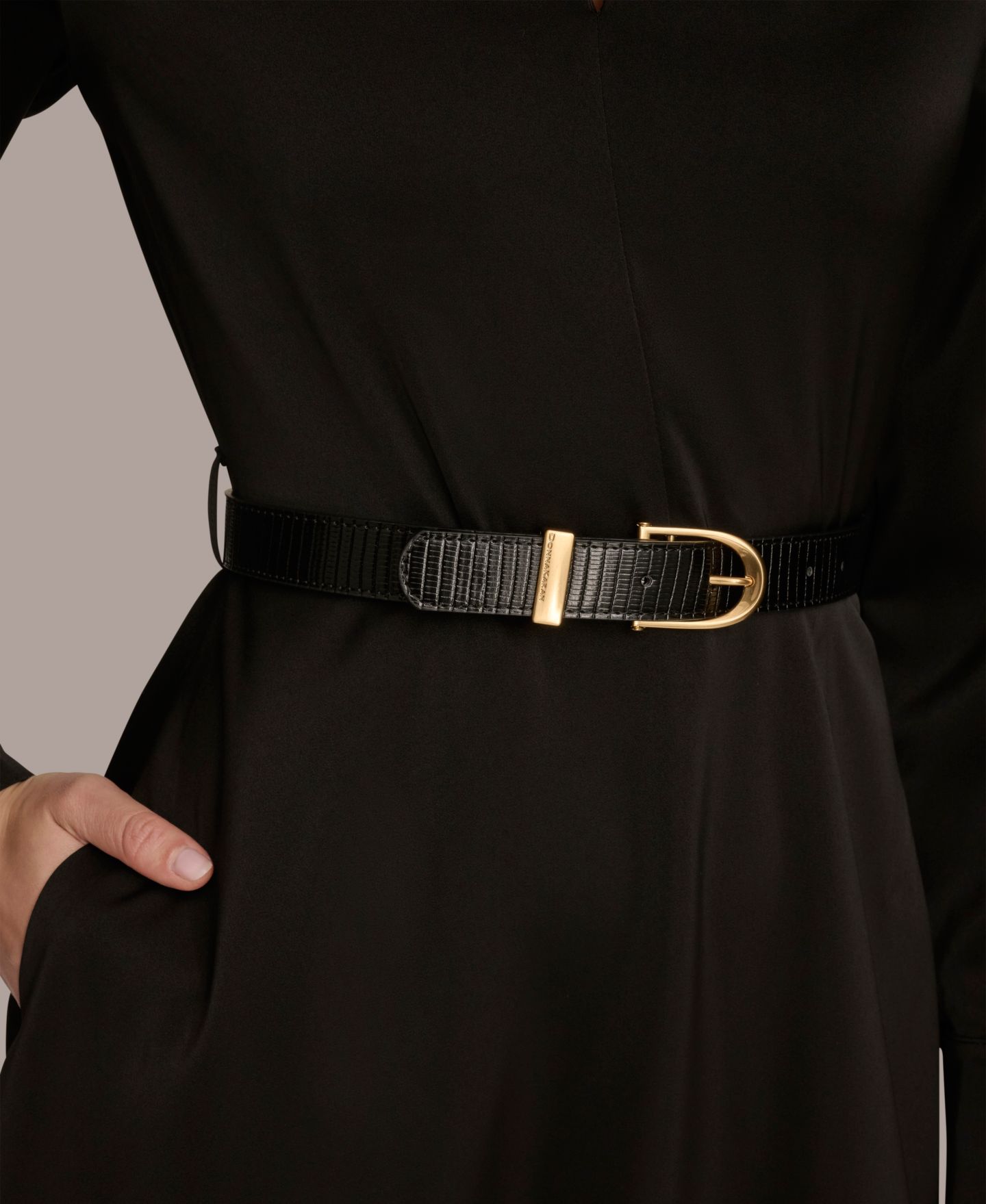 Женское платье Donna Karan New York Satin V-Neck Belted A-Line Midi, цвет: Чёрный — фото 4