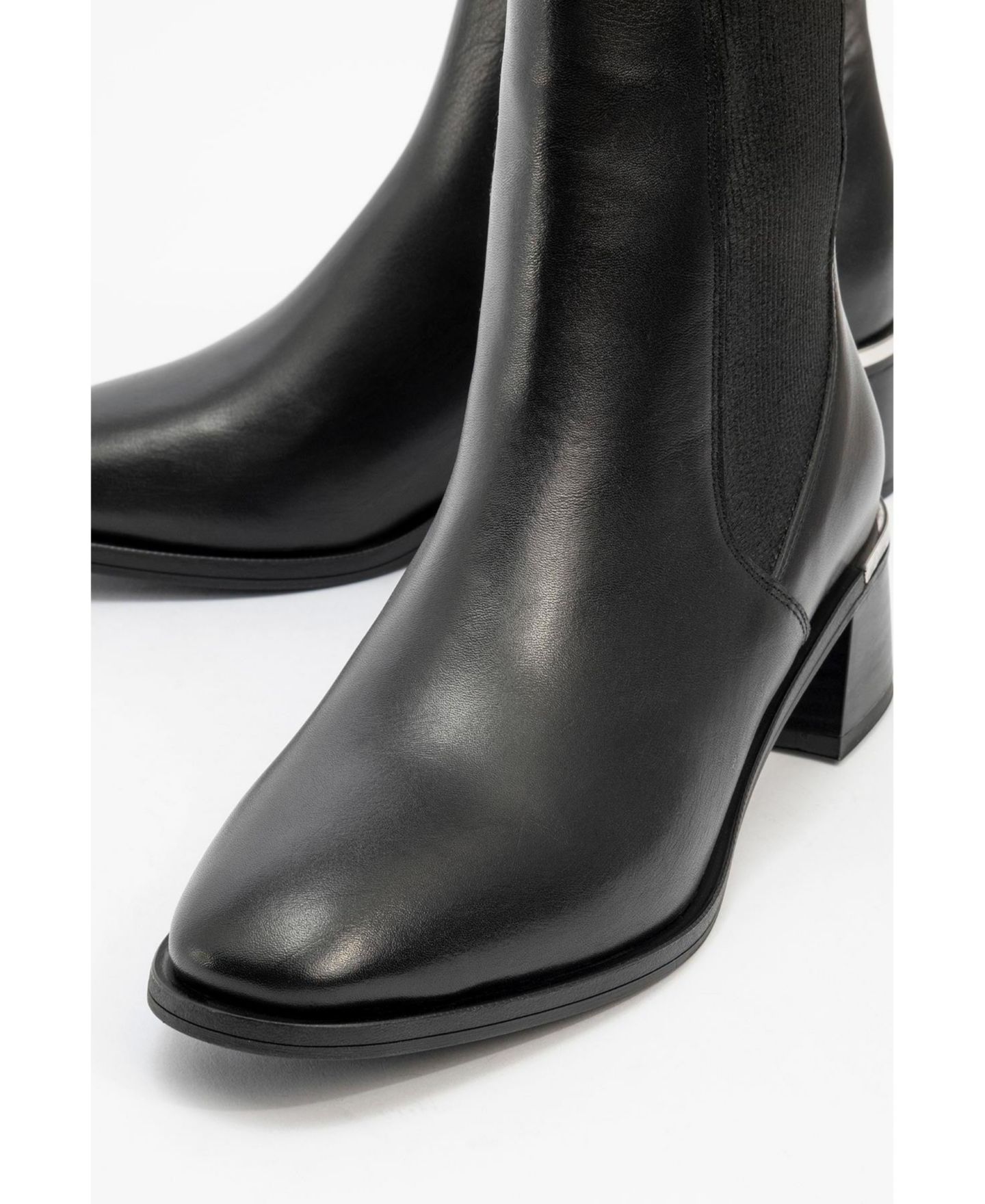 Женские ботинки Forever & Always Shoes Forever & Always Neiva Chelsea Boot – Leather, Classic Style, цвет: Чёрный кожаный — фото 3