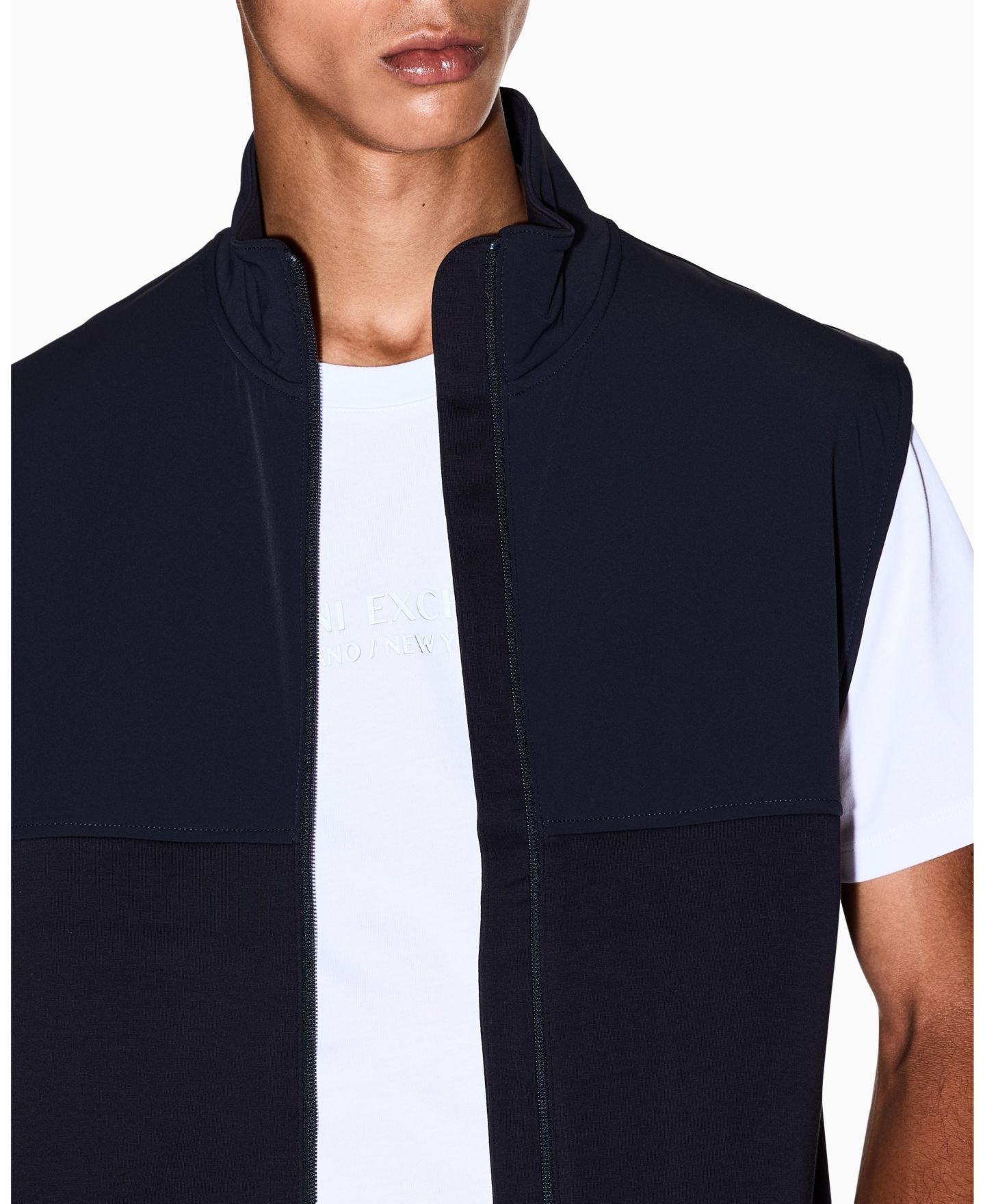 Мужской жилет A|X Armani Exchange Mixed Media Commuting Vest, цвет: Глубокий тёмно-синий — фото 2