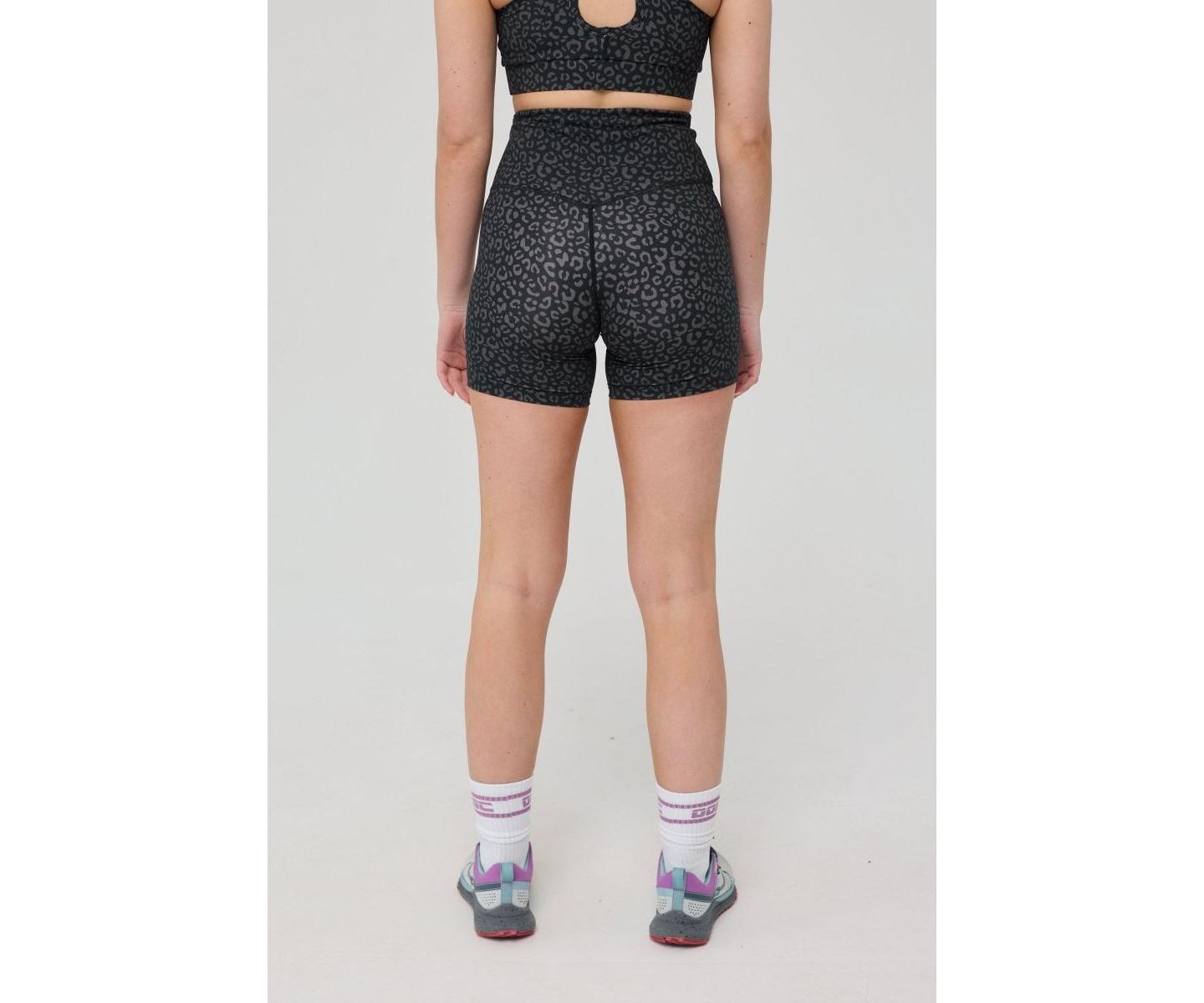 Женские шорты OOSC Infinite High Waisted Shorts - Black Leopard, цвет: Чёрный леопардовый — фото 3