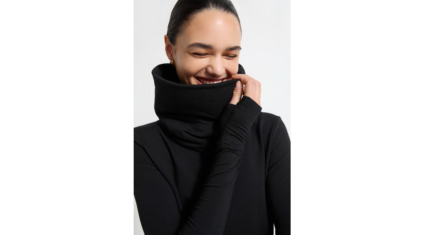 Женское платье Marcella Lisa Oversized-Collar Thumbhole Long-Sleeve Sweatshirt, цвет: Чёрный — фото 9