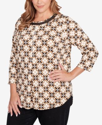 Plus Size Mesh Textured Geo Puff Print Top
