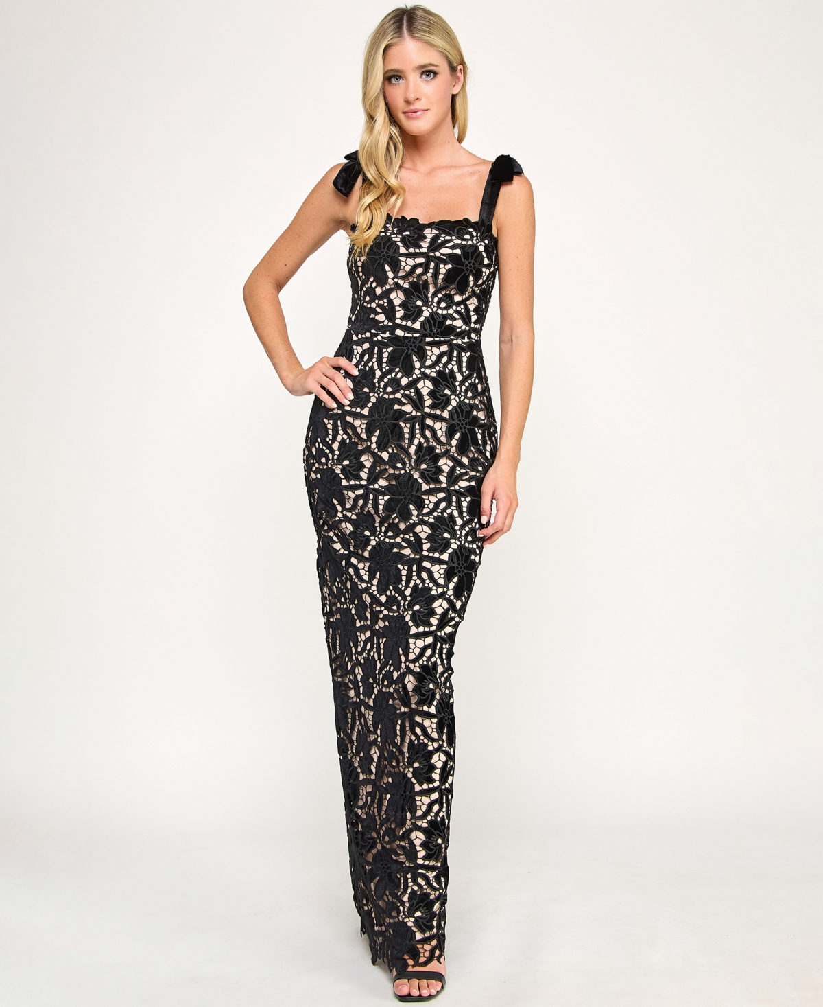 Seni & Cade Juniors Laser Cut Velvet Long Dress