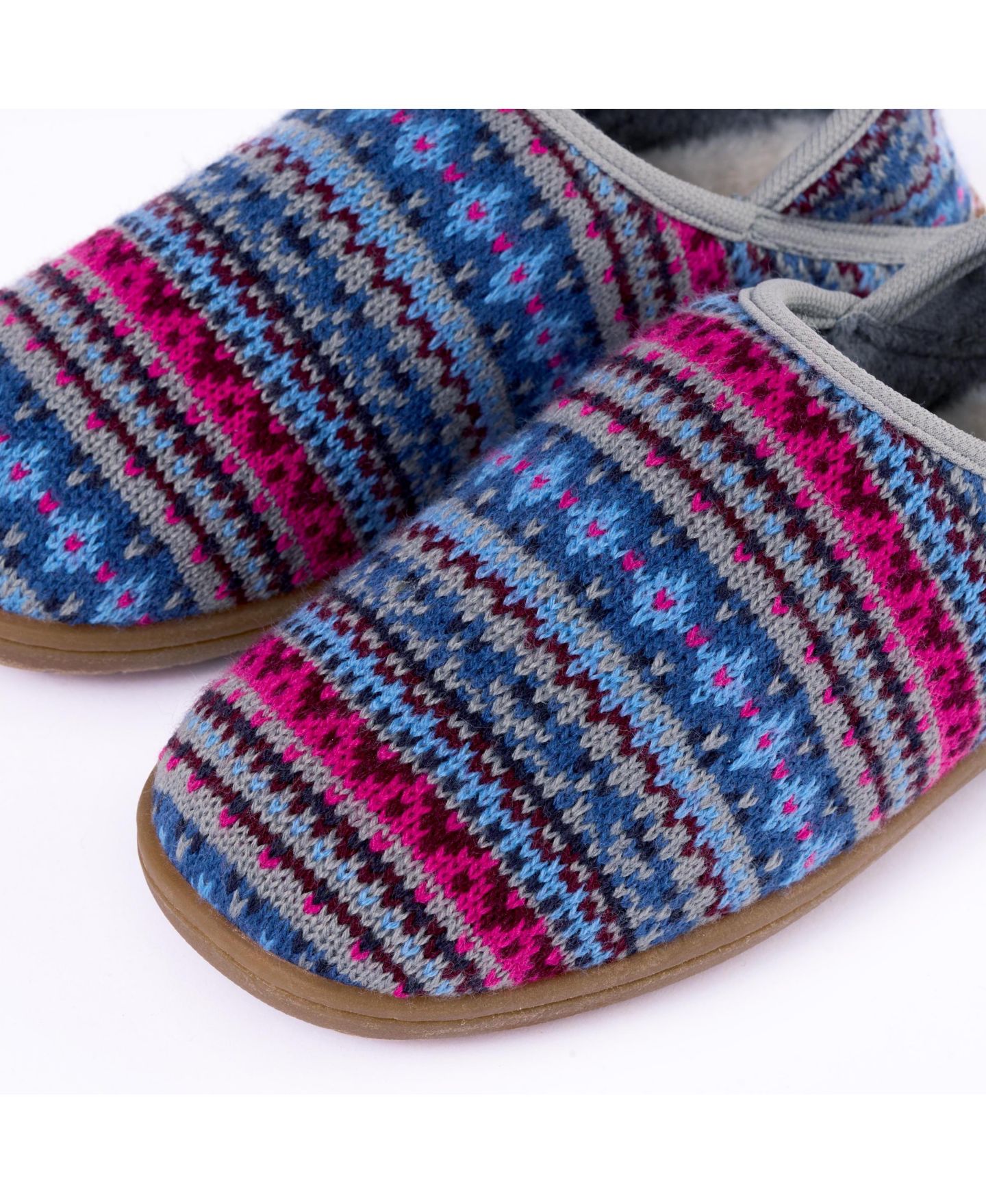 Женские тапочки Minnetonka Packaway Fabric Slipper Collabsible Heel, цвет: Синий разноцветный — фото 2
