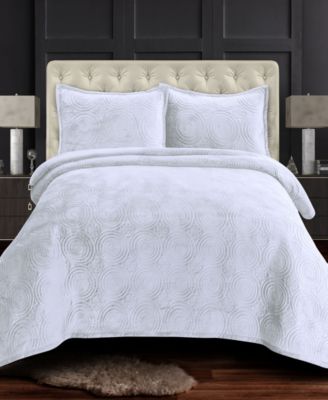 Capri Medallion Velvet Oversized Solid 3 Piece Quilt Set, Queen