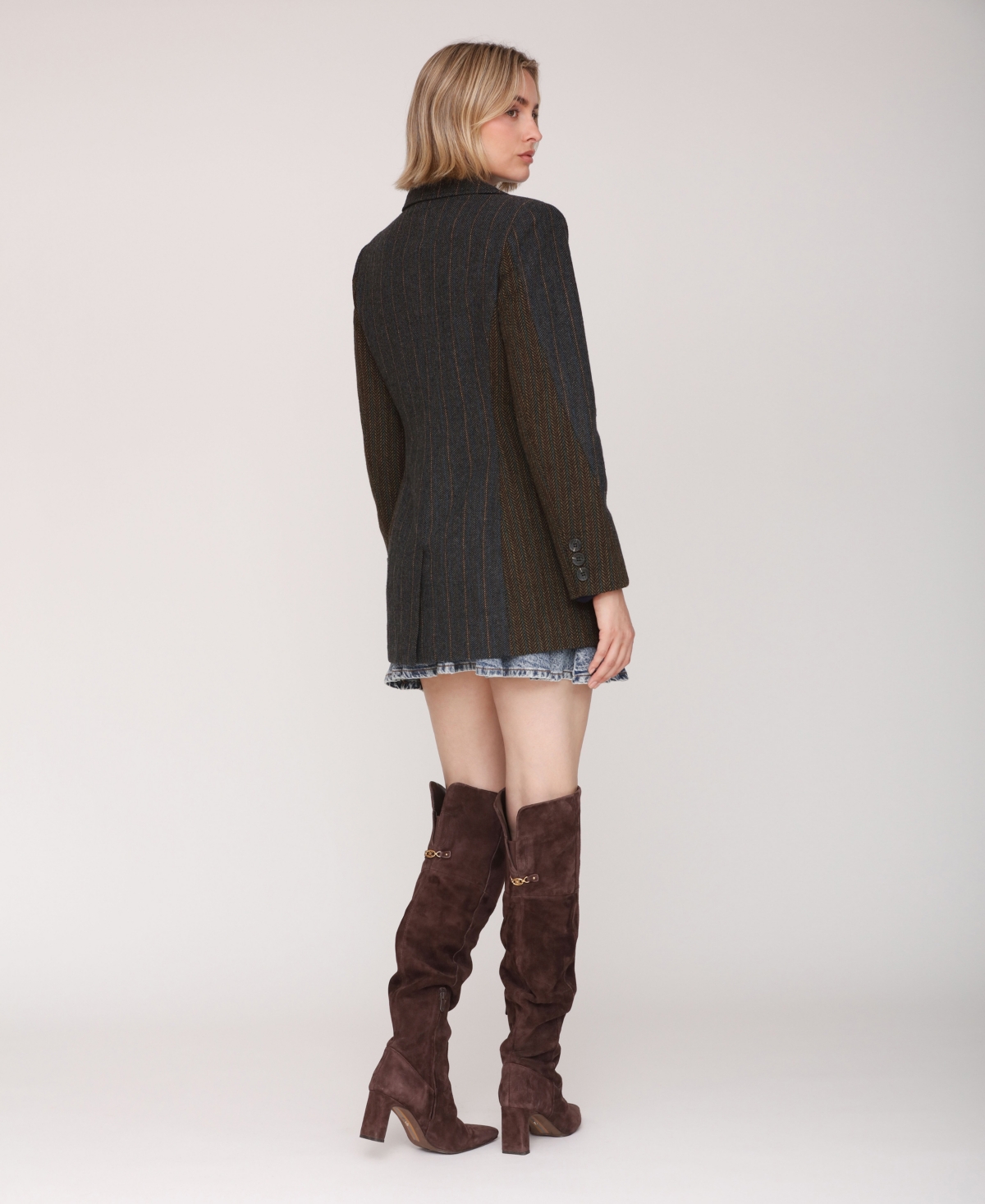 Avec Les Filles Color Blocked Short Jacket In Black