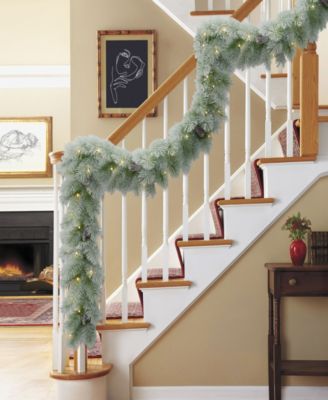 10" Pre-Lit Flocked Garland