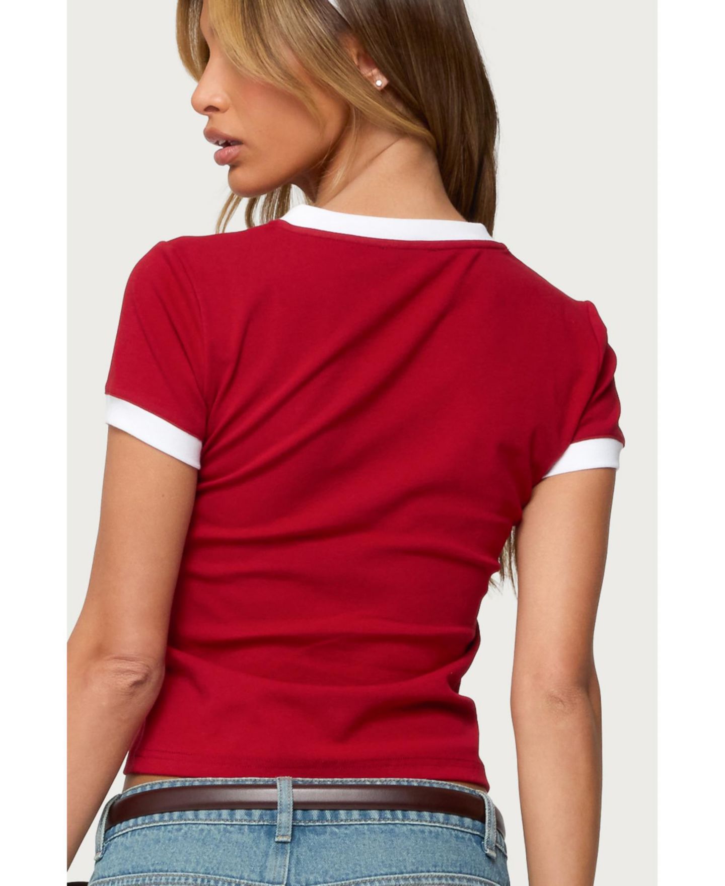 Женская футболка Edikted Santa Monica V Neck, цвет: Красный — фото 3
