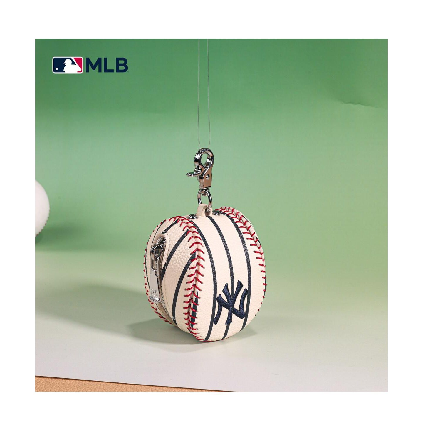 Женский брелок Montana West New York Yankees Baseball Bag Charm — фото 2