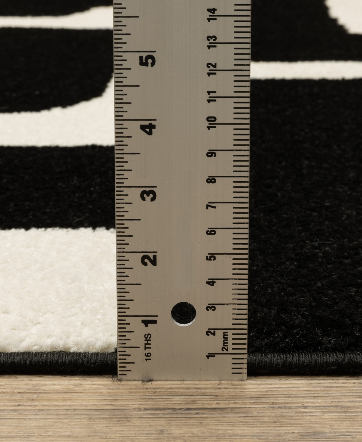 Oriental Weavers Quinn Qui08 5' X 8' Area Rug In Black
