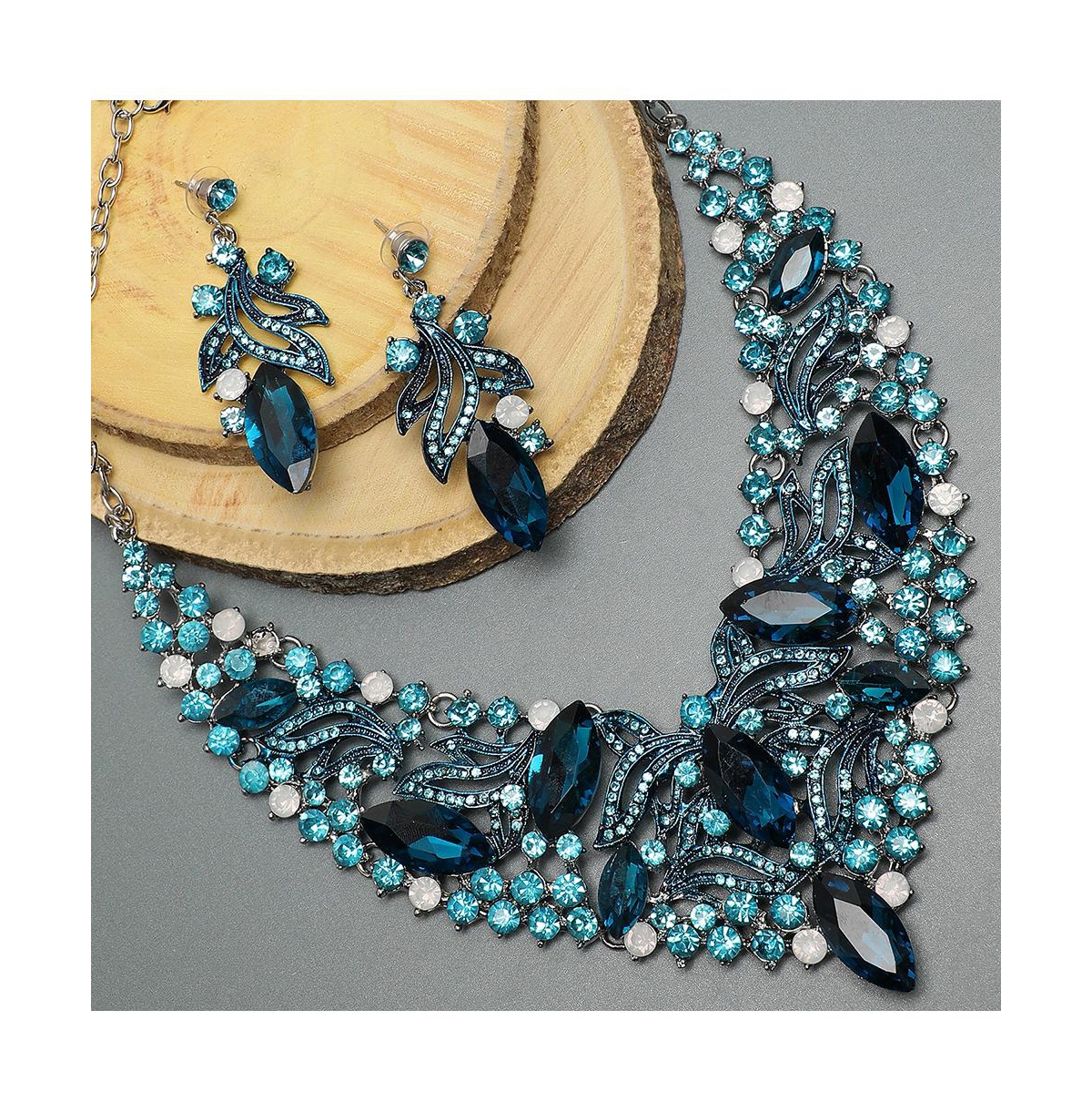 Sohi Rhinestones Jewellery Set In Green