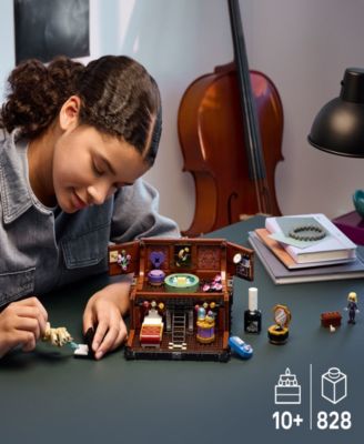 Wednesday Thing's Apartment Building Toy 76785, 828 Pieces