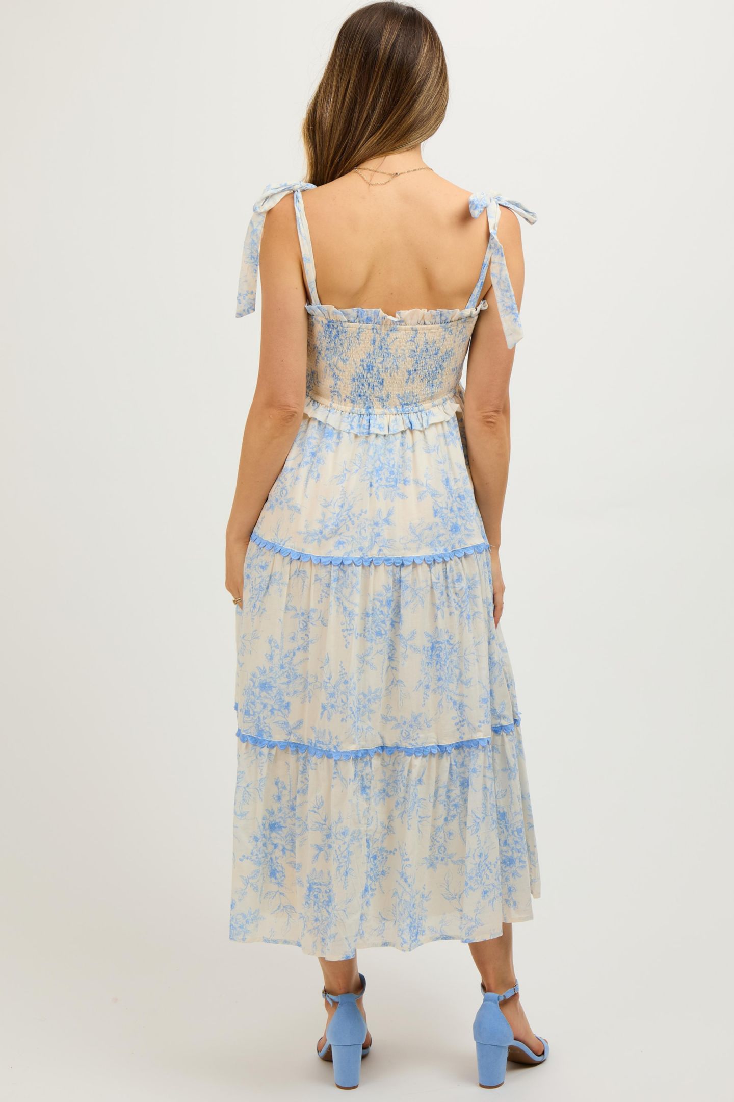 Женское платье Pinkblush Floral Sleeveless Ruffle Tiered Midi, цвет: Светлый синий — фото 3
