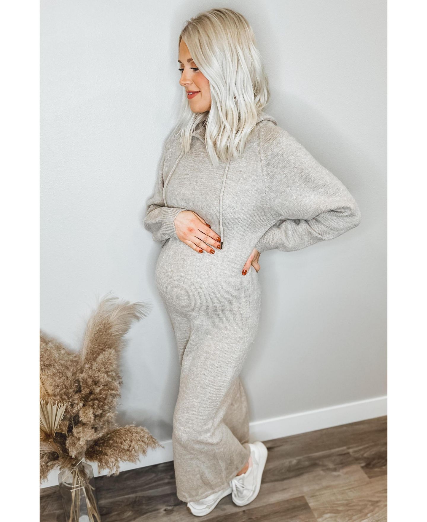 Женское платье Pinkblush Maternity Beige Hooded Sweater Midi, цвет: Бежевый — фото 8