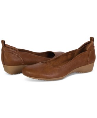 Women's Vivian Round Toe Flats
