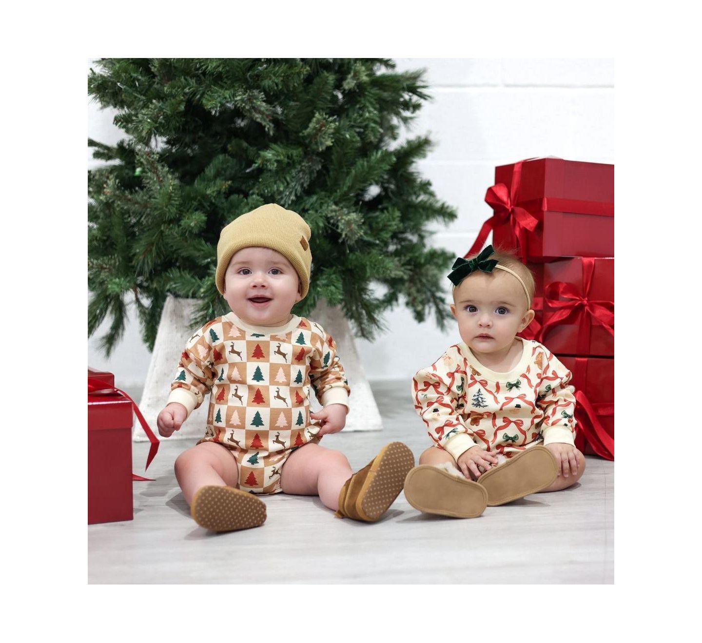Комбинезон Sweet Wink Cabin Christmas Long Sleeve для мальчиков-малышей, цвет: Натуральный — фото 4