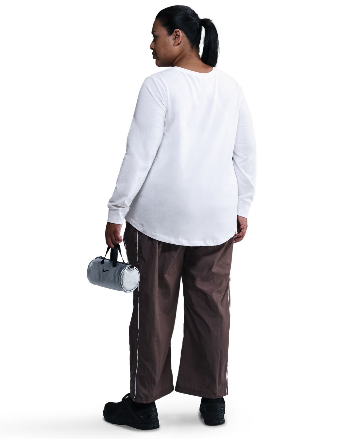 Женская футболка Nike Plus Size Sportswear Club Long-Sleeve T-Shirt, цвет: Белый / Чёрный — фото 5