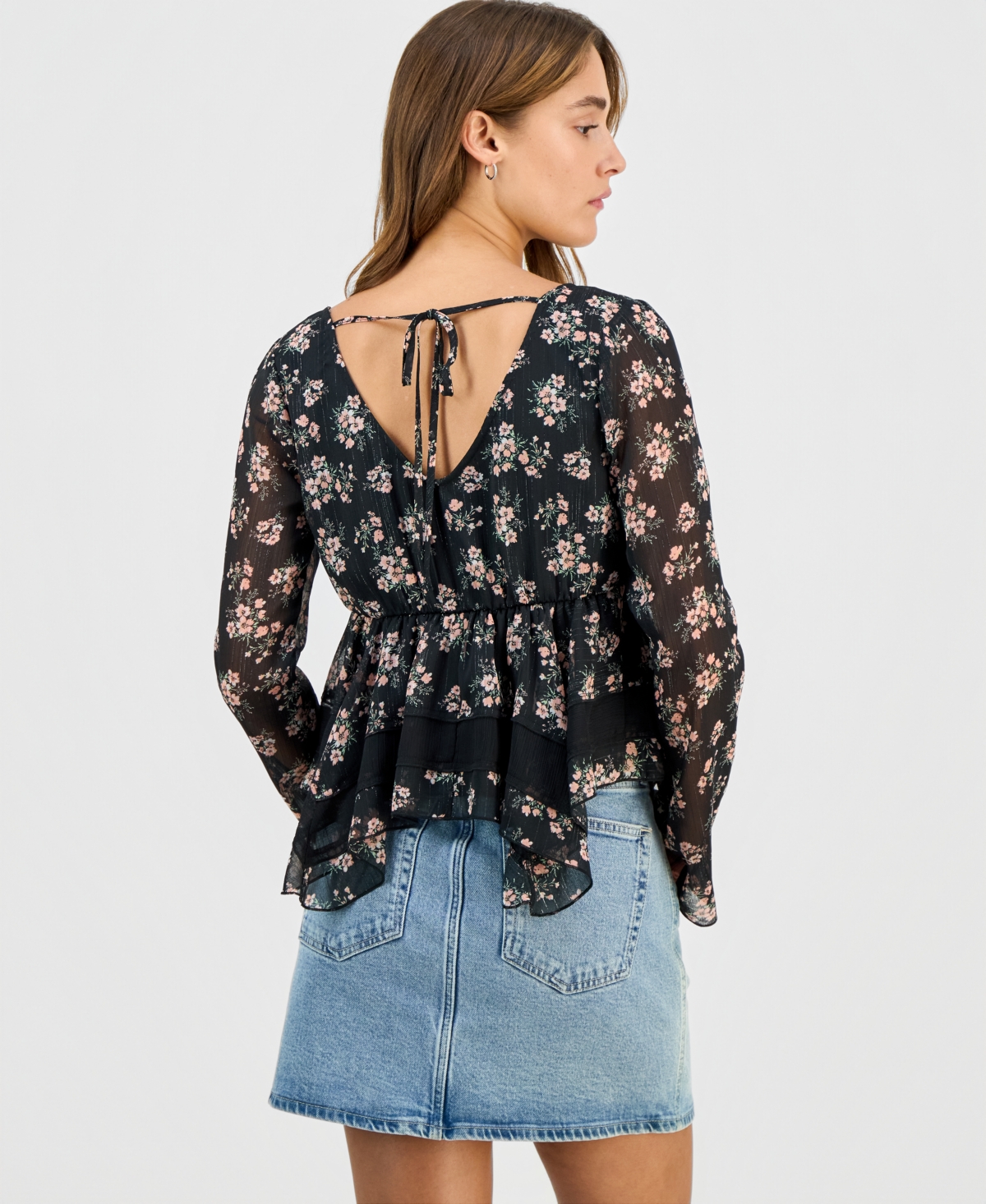 Self Esteem Juniors' Long-sleeve Hanky-hem Woven Top In Black