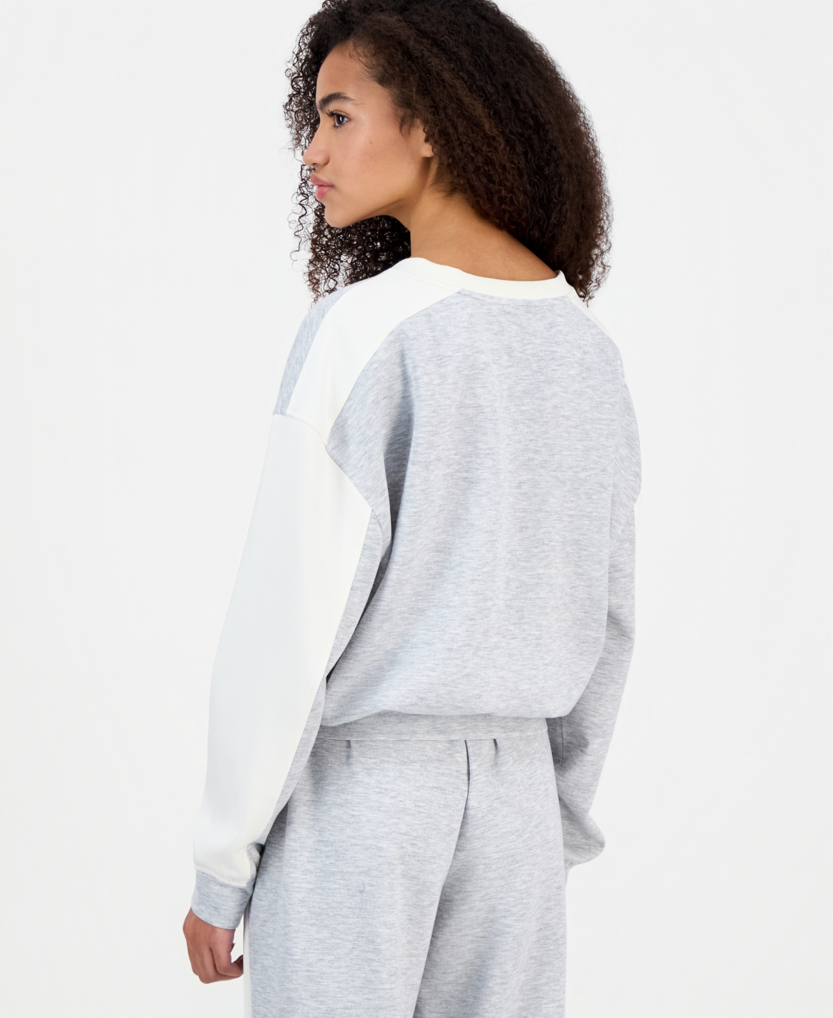 Tinseltown Juniors' Scuba V-neck Colorblock Sweatshirt In Blue