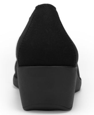 Women's Taka Wedge Pump