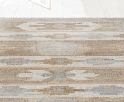 Sona Hizri 2'x3' Area Rug