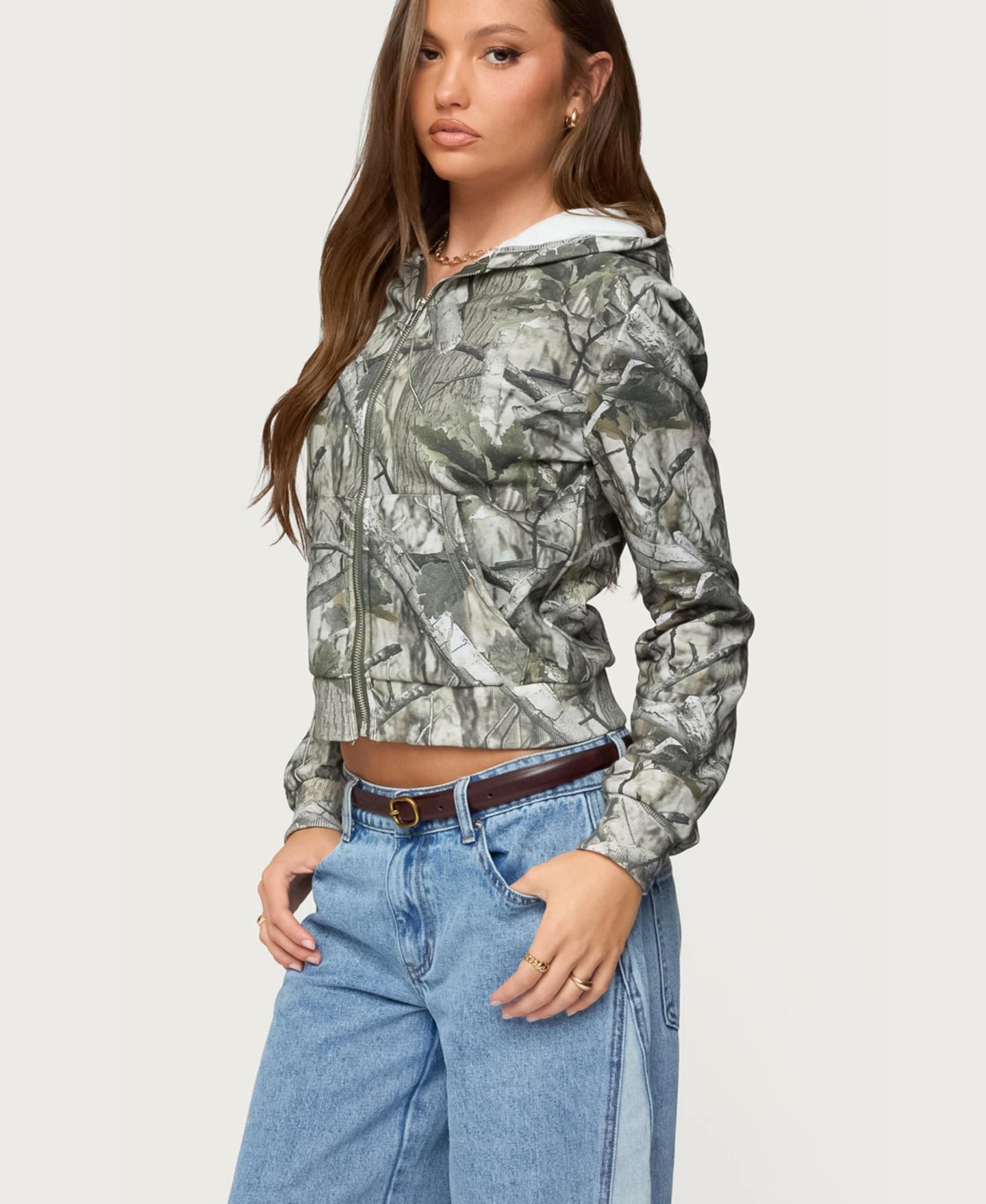 Женское худи Edikted Tayler Camo Zip Up, цвет: Оливковый — фото 3