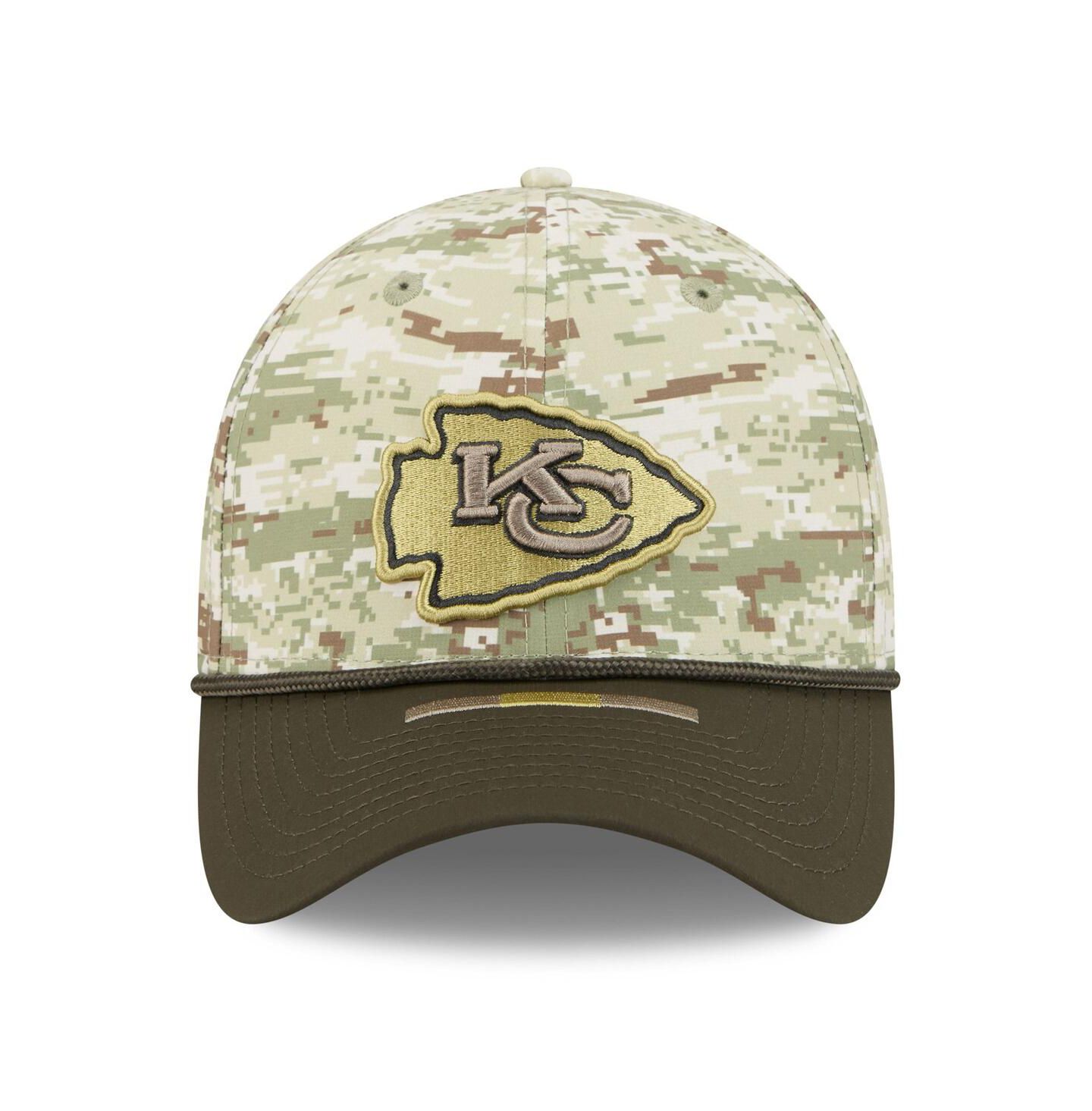 Мужская кепка New Era Camo/Dark Green/Dark Green Kansas City Chiefs 2025 Salute to Service 39THIRTY Flex Hat — фото 4
