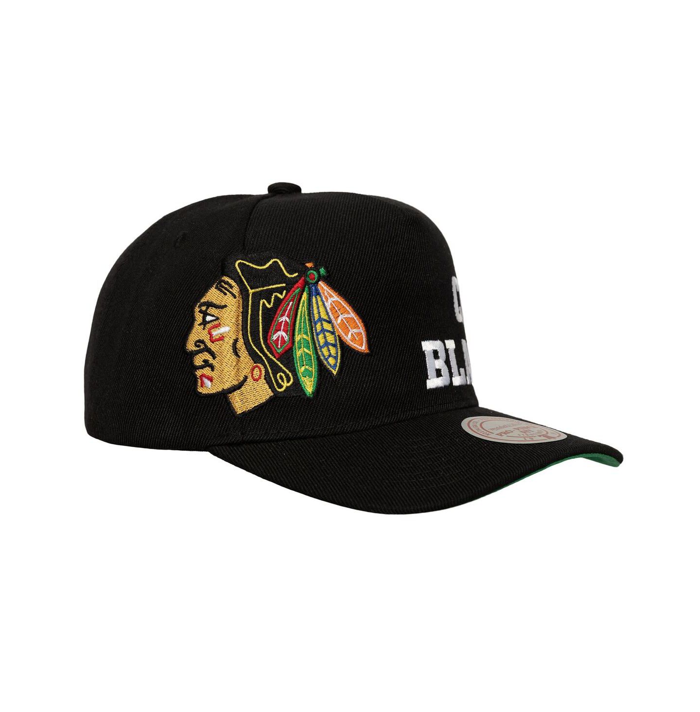 Мужская кепка Mitchell & Ness Black Chicago Blackhawks Busted Logo Wordmark Wrap Around Pro Pinch Adjustable Hat — фото 3