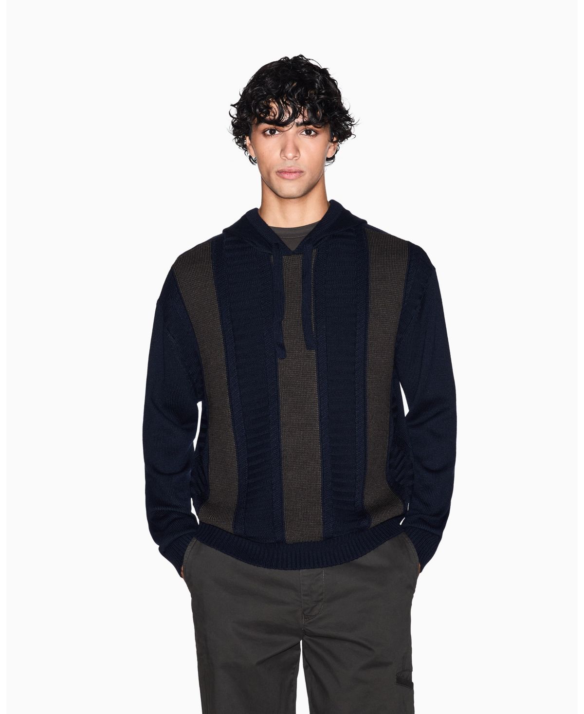 Мужской шерстяной свитер с капюшоном в цветную клетку