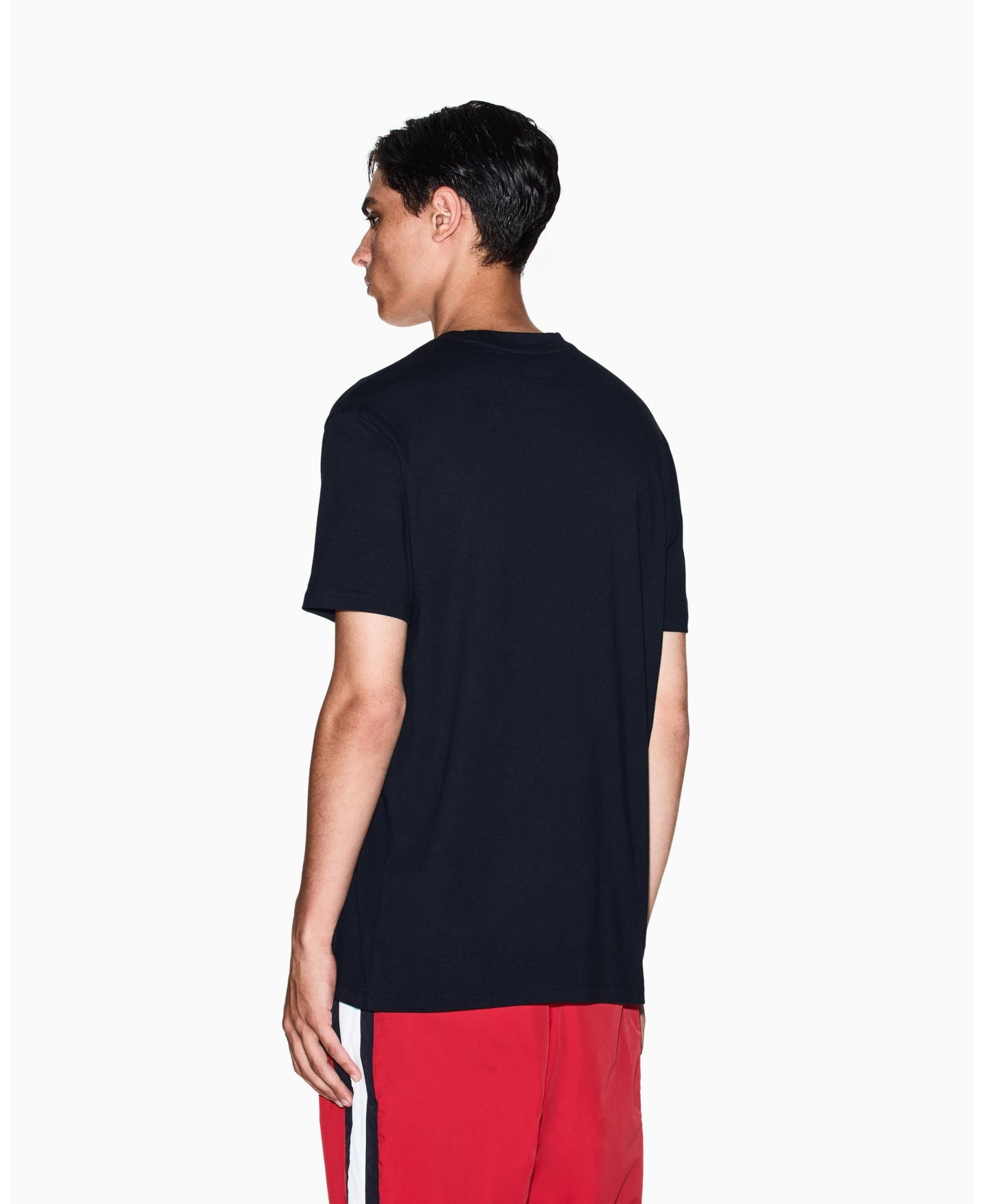 Мужская футболка A|X Armani Exchange Chest Badge Graphic, цвет: Глубокий тёмно-синий — фото 4